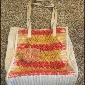 Universal threads tote